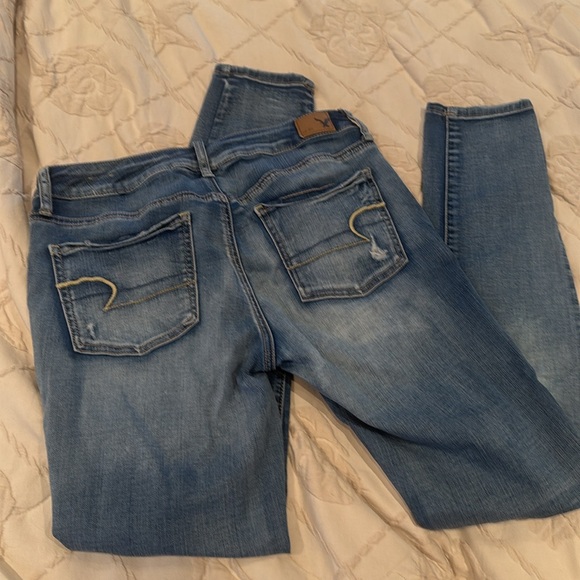 American Eagle, skinny jeans super stretch size 10 distressed light mid blue - Picture 4 of 4